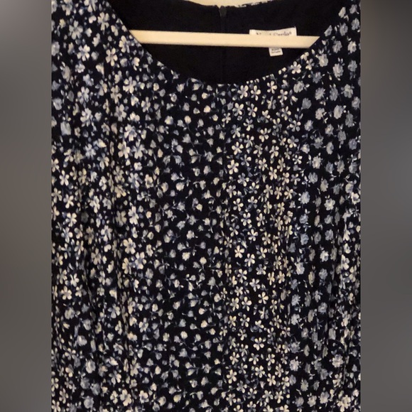 Mini floral Puff Print Dress. - Picture 6 of 7